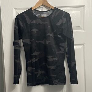 Athleta Women’s Black & Dark Gray Camo Long-Sleeve Performance Top Rashguard